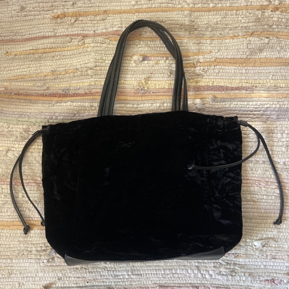 Victoria’s Secret Black Velvet Shoulder Bag / Tote with Sparkling Logo - Picture 3 of 4